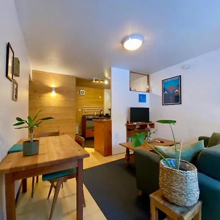 The Old School House, Les Ougiers Apartamento