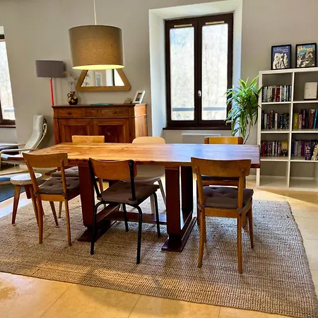 The Old School House, Les Ougiers Apartamento